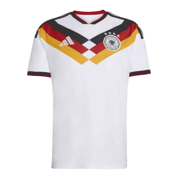Nueva equipación de la selección alemana para la Copa del Mundo 2026: diseño blanco clásico con icónicas franjas en negro, rojo y dorado en el pecho.