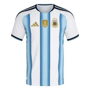 Camiseta de la selección de Argentina para el Mundial 2026 - Equipación local albiceleste con parche de campeón.