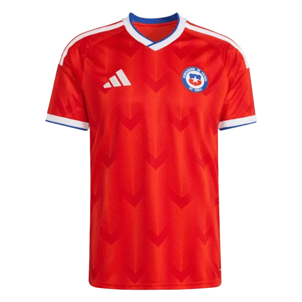 Nueva equipación de "La Roja" para la Copa del Mundo 2026: diseño en rojo intenso con un dinámico patrón gráfico geométrico.