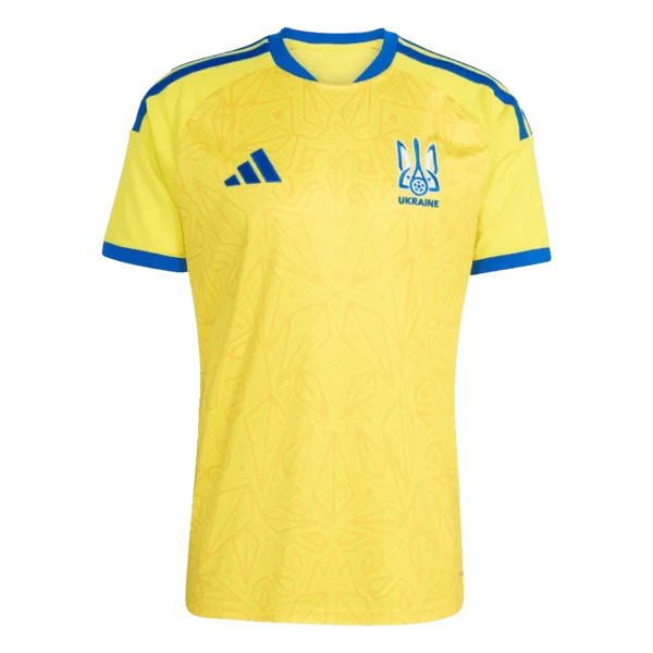 Nueva camiseta de Ucrania para la Copa del Mundo 2026: diseño en color amarillo con detalles en azul y patrón gráfico tradicional.