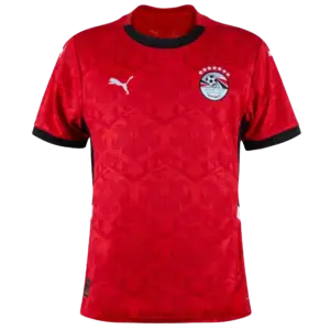 Camiseta de la selección de Egipto para el Mundial 2026 - Equipación local roja con iconografía faraónica.
