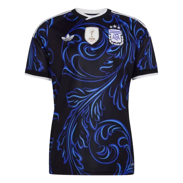 Equipación especial de Argentina para 2026 con motivos ornamentales y el escudo de la federación con tres estrellas.