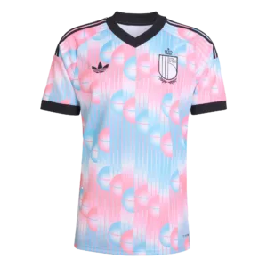 Camiseta de la selección de Bélgica para el Mundial 2026 - Equipación de visitante con patrón de esferas en rosa y azul claro.
