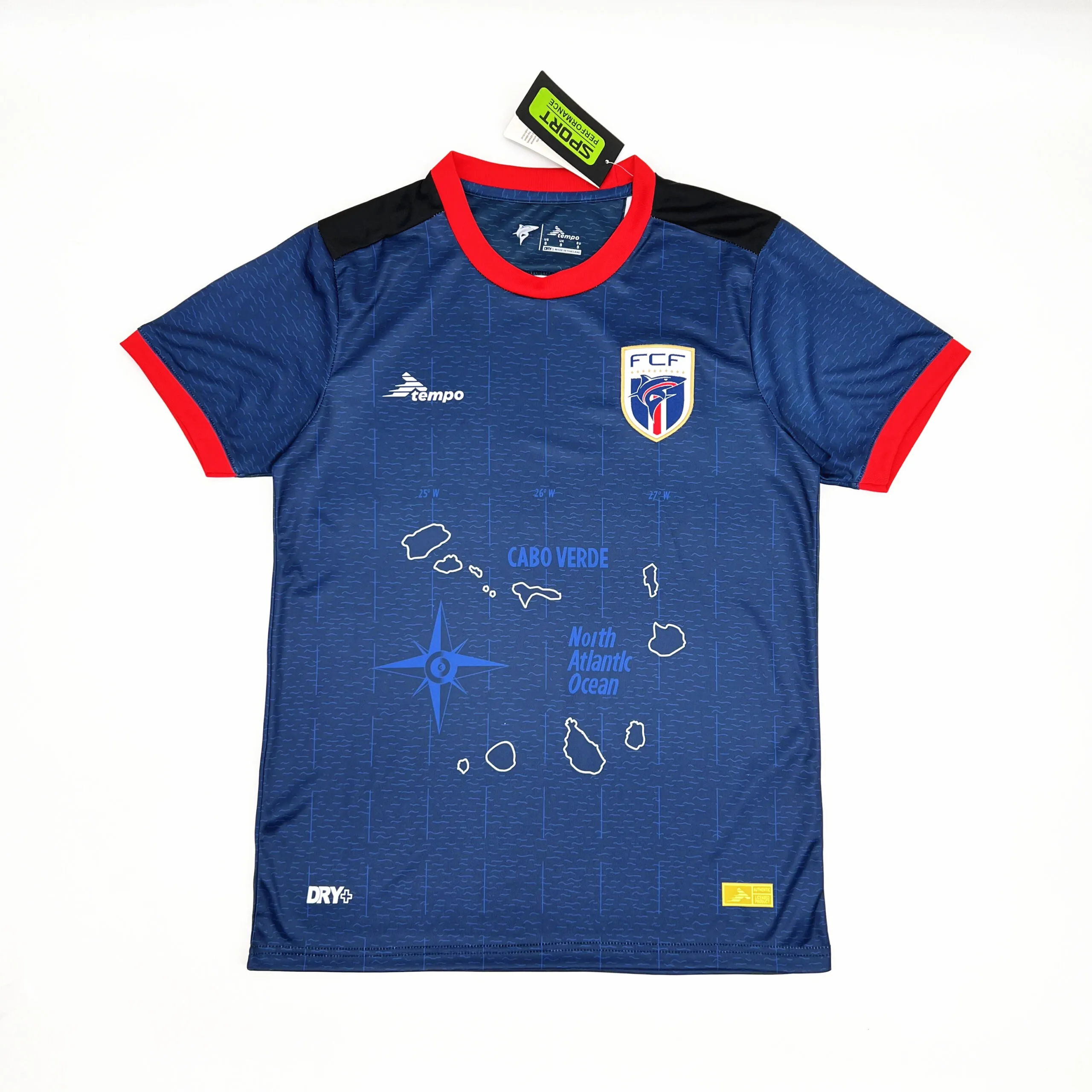 Vista frontal completa de la camiseta de Cabo Verde para el Mundial 2026, destacando el diseño de mapa y océano.