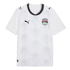 Camiseta de la selección de Egipto para el Mundial 2026 - Equipación de visitante blanca con patrones de pirámides en relieve.