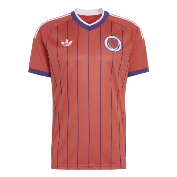 Segunda equipación de la selección de Escocia para el torneo 2026, con diseño de inspiración clásica y detalles en contraste.