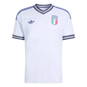 Camiseta de la selección de Italia para el Mundial 2026 - Equipación de visitante blanca con detalles en azul y dorado.