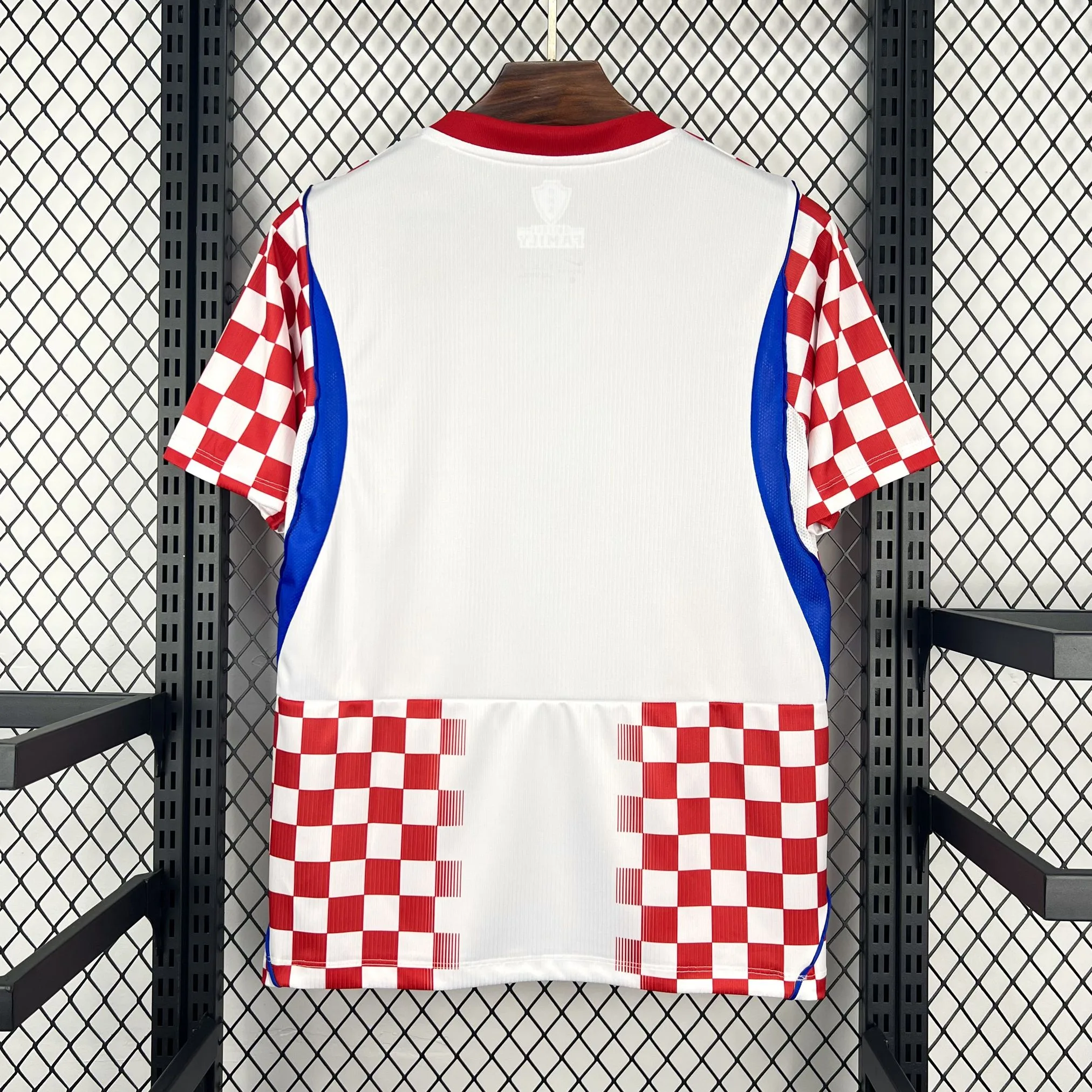 Dorsal de la camiseta de Croacia para el Mundial 2026 - Equipación local blanca y roja.
