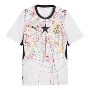 Camiseta de la selección de Ghana para el Mundial 2026 - Equipación blanca con patrones geométricos multicolores y estrella negra central.