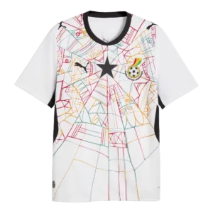 Camiseta de la selección de Ghana para el Mundial 2026 - Equipación blanca con patrones geométricos multicolores y estrella negra central.