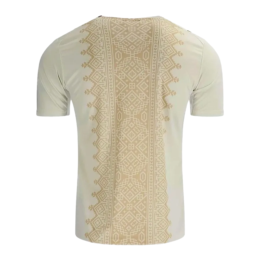 Dorsal de la camiseta de la selección de Marruecos para el Mundial 2026 - Equipación visitante blanca con intrincado patrón tradicional en la espalda.