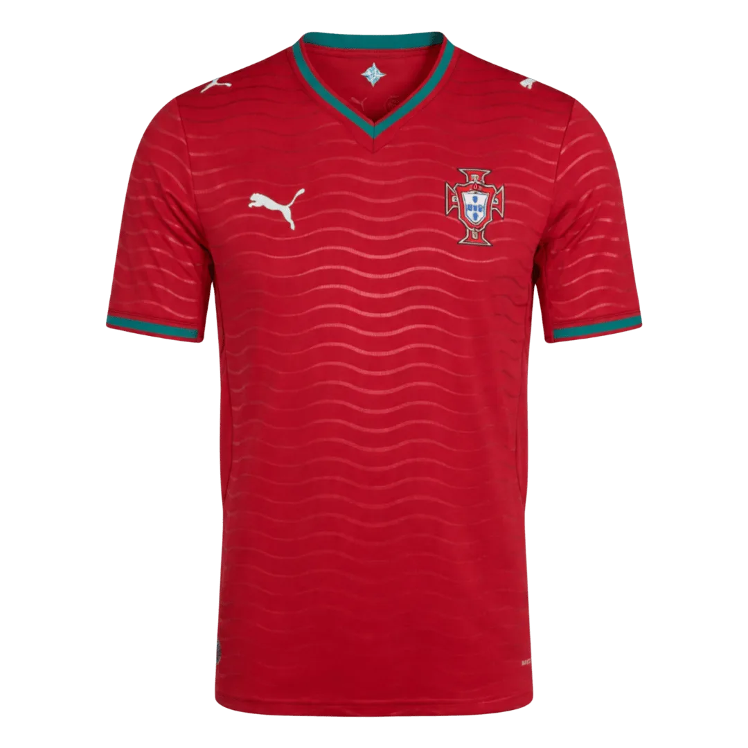 Camiseta de la selección de Portugal para el Mundial 2026 - Primera equipación roja con detalles verdes.
