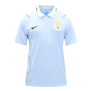 Camiseta local de Uruguay Mundial 2026 - Color celeste con detalles en blanco y negro.